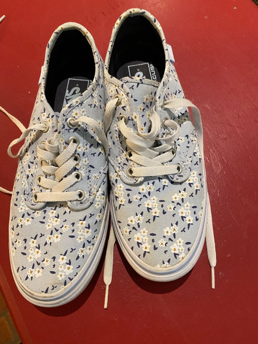 Vans Ultra Cush, size 8.5, light blue floral, perfect for summer styles